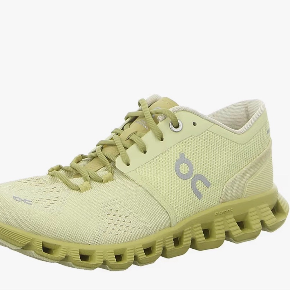 On Cloud women’s Cloud X Sneakers. Size 7.  Glade/Citron Yellow.
